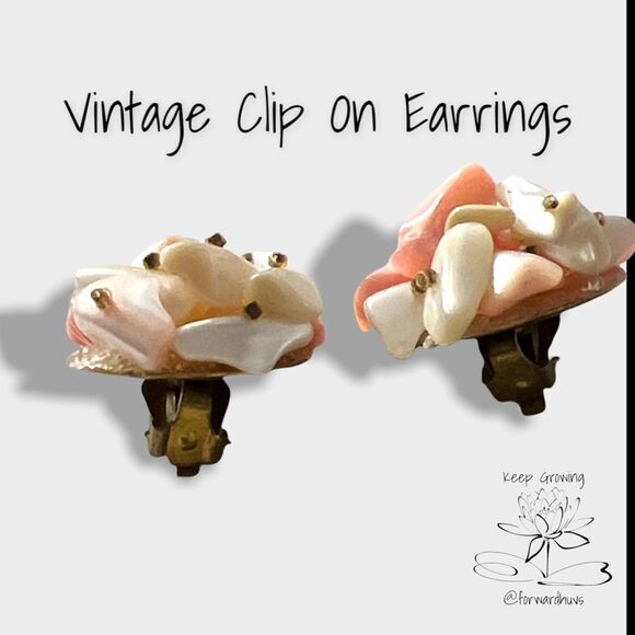 Vintage Mother of Pearl Shell Clip on Earrings - Picture 4 of 7